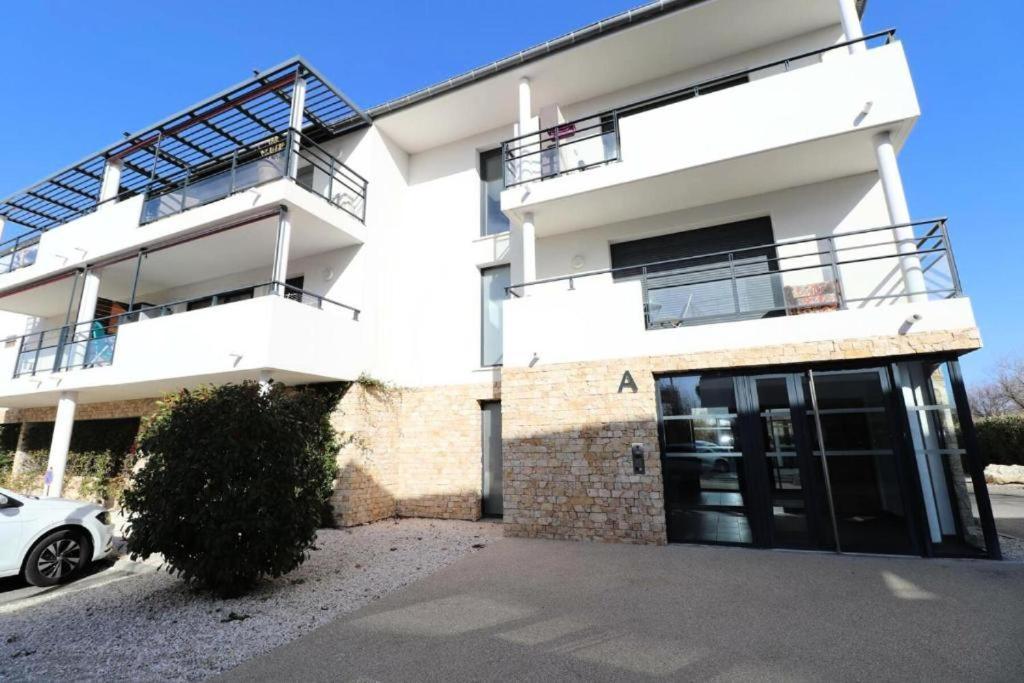 Evasif Avec Grande Terrasse Et Parkings Prives Le Grau-du-Roi